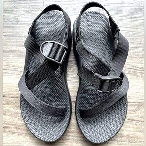 Like-new! Chaco Sandals